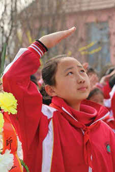 日照国际海洋城中小学清明节多种活动祭英烈